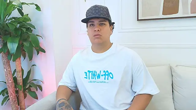 Snapshot of Naim_Bennetsex chatting on December 4, 2025, 6:40 pm Naim Bennetsex online show from December 4, 2025, 6:40 pm