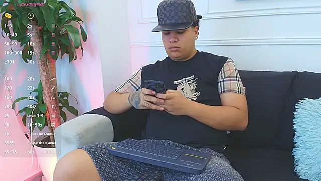 Snapshot of Naim_Bennetsex chatting on November 25, 2025, 6:19 pm Naim Bennetsex online show from November 25, 2025, 6:19 pm