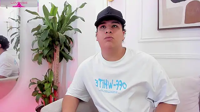 Snapshot of Naim_Bennetsex chatting on September 24, 2025, 6:25 pm Naim Bennetsex online show from September 24, 2025, 6:25 pm