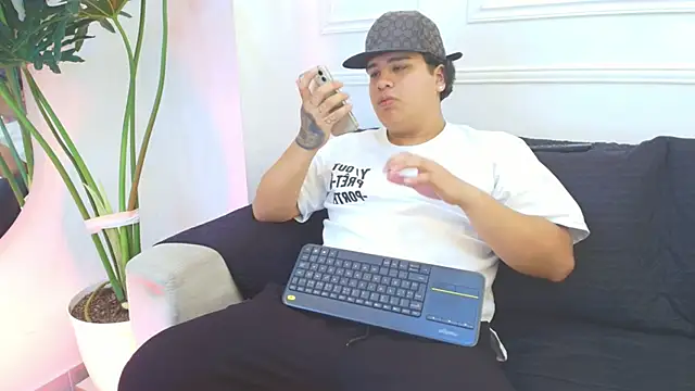 Snapshot of Naim_Bennetsex chatting on December 20, 2025, 6:55 pm Naim Bennetsex online show from December 20, 2025, 6:55 pm