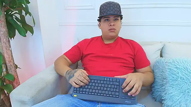 Snapshot of Naim_Bennetsex chatting on November 22, 2025, 6:40 pm Naim Bennetsex online show from November 22, 2025, 6:40 pm