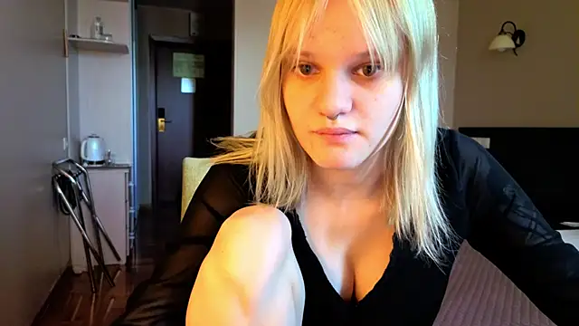 Snapshot of Elieiza_xo chatting on June 1, 2026, 8:36 am Elieiza xo online show from June 1, 2026, 8:36 am