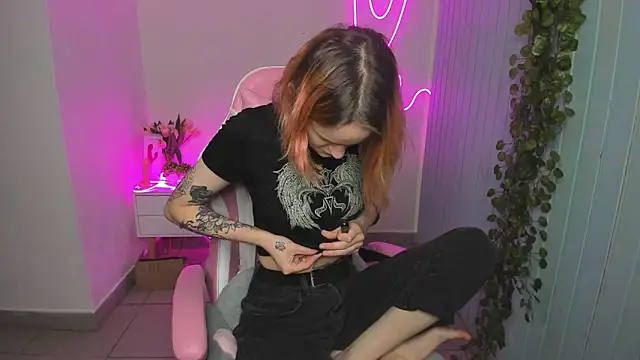 Elieiza xo online show from October 19, 2025, 9:23 am