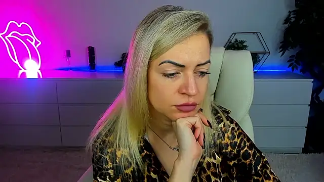 Anna Snows online show from September 18, 2025, 5:32 am