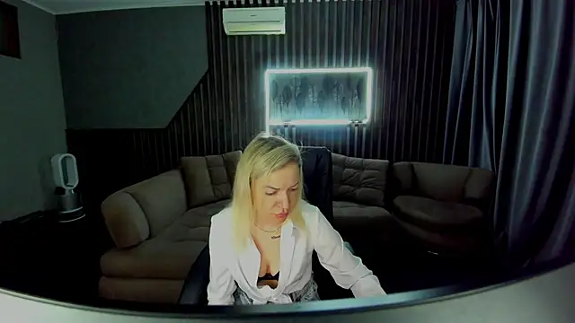 Anna Snows online show from October 13, 2025, 5:42 am