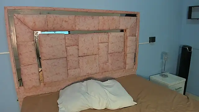 LICKY LOV online show from November 26, 2025, 3:17 am