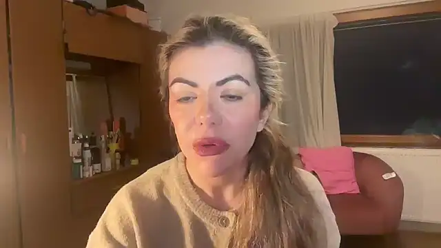 Snapshot of princess17 chatting on March 2, 2026, 9:00 pm princess17 online show from March 2, 2026, 9:00 pm