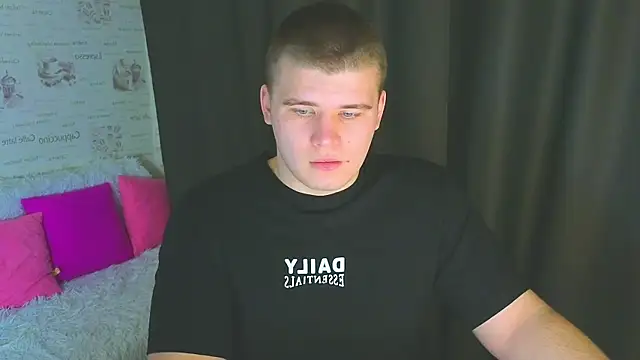 kittenmurr online show from September 29, 2025, 7:41 pm