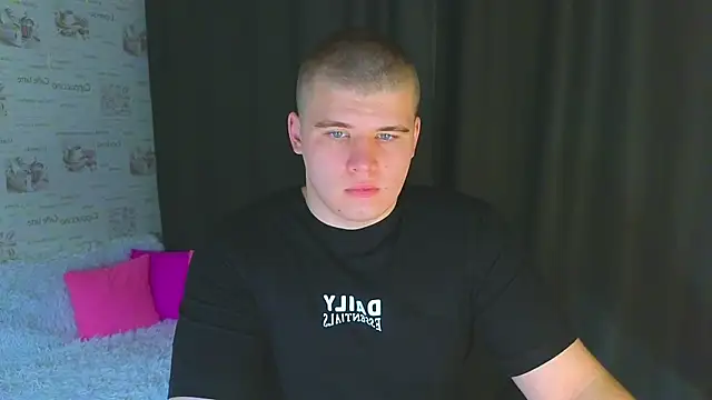 kittenmurr online show from September 19, 2025, 9:08 pm