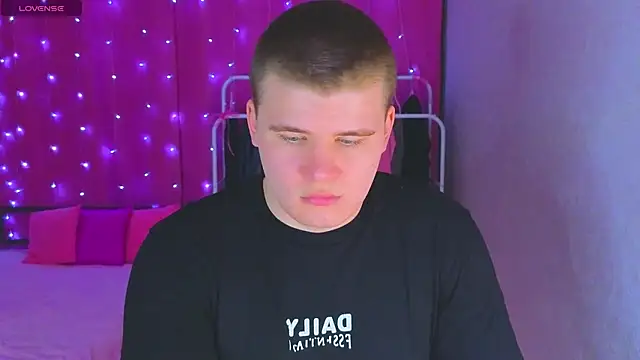 kittenmurr online show from January 14, 2026, 8:34 pm