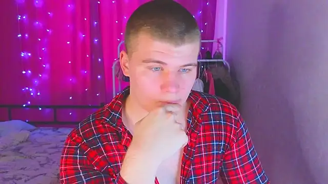 kittenmurr online show from February 10, 2026, 6:12 am