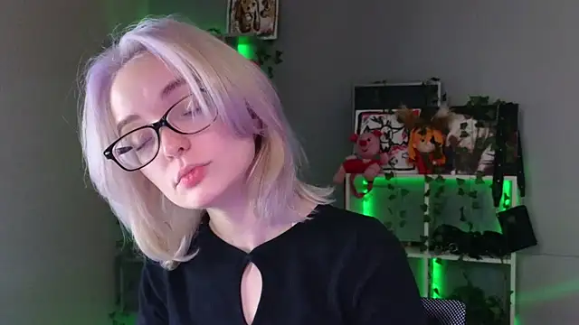 ShizukaBlanche online show from September 25, 2025, 3:45 am