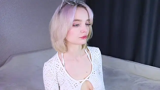 ShizukaBlanche online show from November 11, 2025, 7:47 am