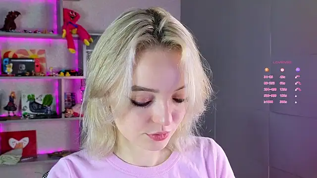 ShizukaBlanche online show from September 10, 2025, 3:27 am