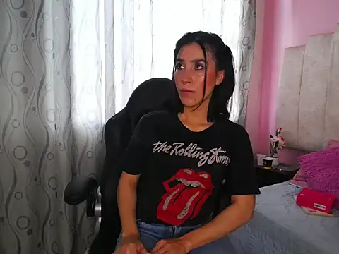 Snapshot of DarlingDuchess_ chatting on September 19, 2025, 2:43 pm DarlingDuchess online show from September 19, 2025, 2:43 pm
