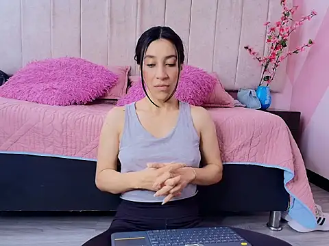 Snapshot of DarlingDuchess_ chatting on October 6, 2025, 3:46 pm DarlingDuchess online show from October 6, 2025, 3:46 pm