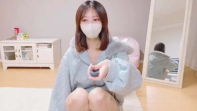 Yuna-ch online show from December 22, 2025, 2:28 pm