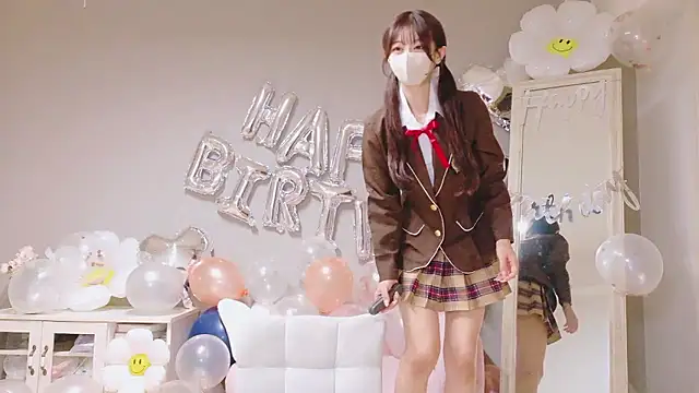 Yuna-ch online show from October 13, 2025, 10:39 am