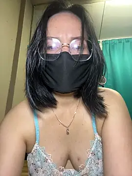 Snapshot of melyiaaa chatting on February 7, 2026, 3:42 pm melyiaaa online show from February 7, 2026, 3:42 pm