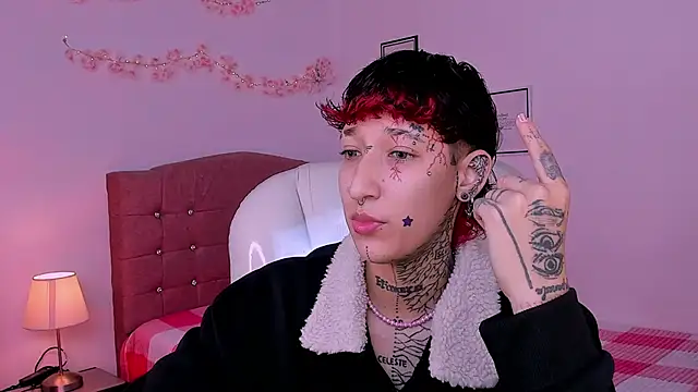 Snapshot of Luci_Rose chatting on February 18, 2026, 2:35 pm Luci Rose online show from February 18, 2026, 2:35 pm