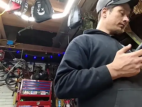 Snapshot of twistafatpipe chatting on February 19, 2026, 10:18 pm twistafatpipe online show from February 19, 2026, 10:18 pm