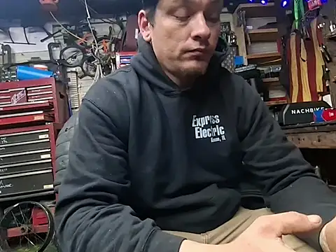 Snapshot of twistafatpipe chatting on March 3, 2026, 11:45 pm twistafatpipe online show from March 3, 2026, 11:45 pm