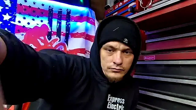 Snapshot of twistafatpipe chatting on February 4, 2026, 2:06 am twistafatpipe online show from February 4, 2026, 2:06 am