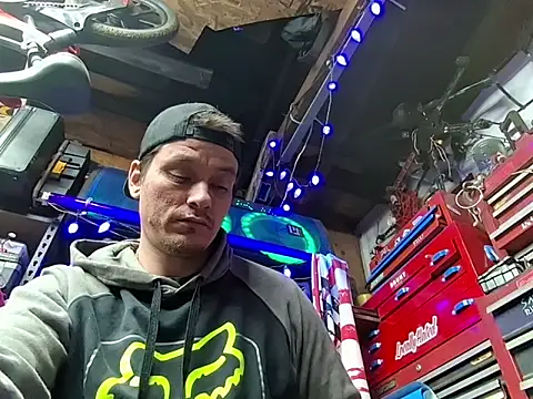 Snapshot of twistafatpipe chatting on February 24, 2026, 8:59 am twistafatpipe online show from February 24, 2026, 8:59 am