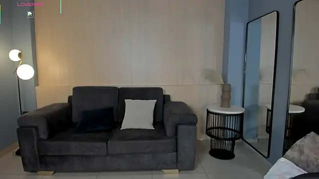 VeronicaBlue online show from June 11, 2026, 9:39 am