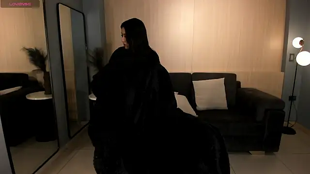 MilaColeman online show from November 18, 2025, 2:05 am