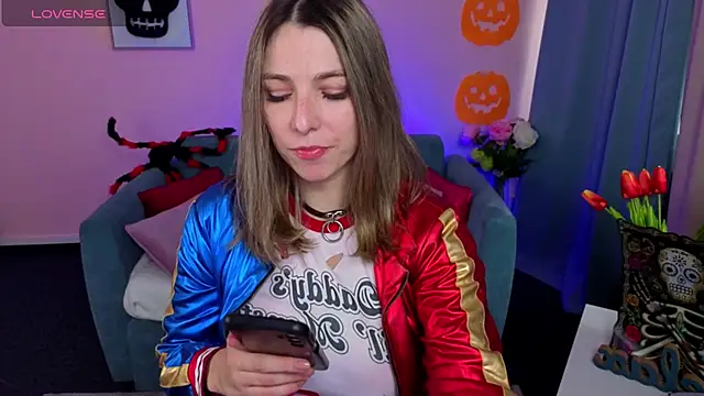 evafolver online show from October 31, 2025, 9:39 am