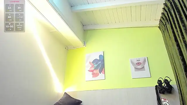 AtheneaArbelaez  online show from September 30, 2025, 12:44 pm