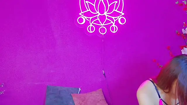 Maylu Fox online show from November 6, 2025, 12:42 pm