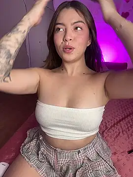 Snapshot of Lovelle_velvet chatting on October 21, 2025, 12:11 am Lovelle velvet online show from October 21, 2025, 12:11 am