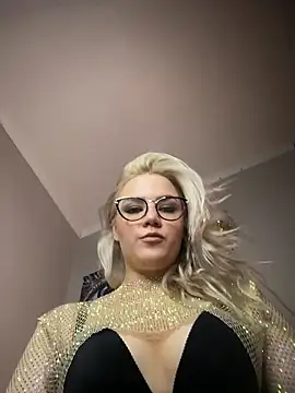 Snapshot of April_Purr chatting on November 18, 2025, 7:33 am April Purr online show from November 18, 2025, 7:33 am