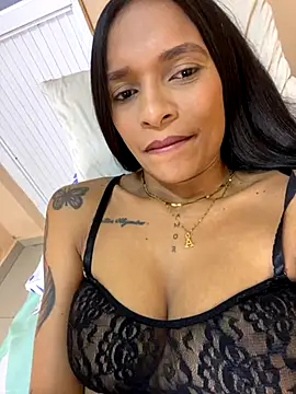 Snapshot of Luna025 chatting on October 11, 2025, 5:52 am Luna025 online show from October 11, 2025, 5:52 am