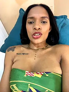 Snapshot of Luna025 chatting on November 11, 2025, 7:52 pm Luna025 online show from November 11, 2025, 7:52 pm