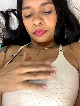 Snapshot of Luna025 chatting on November 4, 2025, 6:17 am Luna025 online show from November 4, 2025, 6:17 am