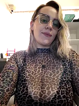 CurvyLust x online show from November 20, 2025, 1:45 pm