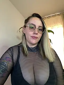 CurvyLust x online show from April 16, 2026, 1:12 pm