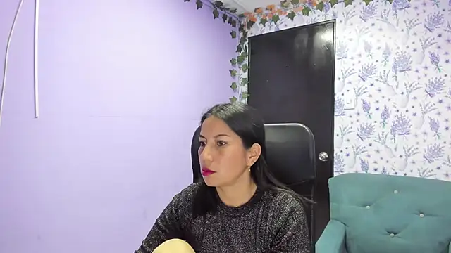 Megan Collinss  online show from November 20, 2025, 1:34 pm