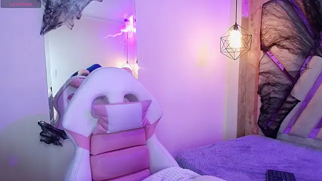 Lilith curvy online show from November 3, 2025, 7:50 pm