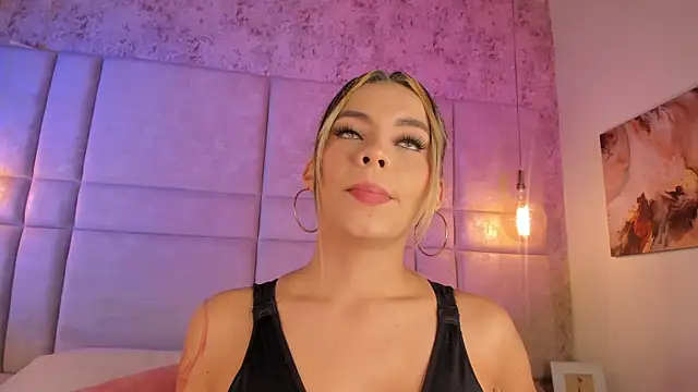 Snapshot of Mily_Vermont chatting on November 18, 2025, 7:50 pm Mily Vermont online show from November 18, 2025, 7:50 pm