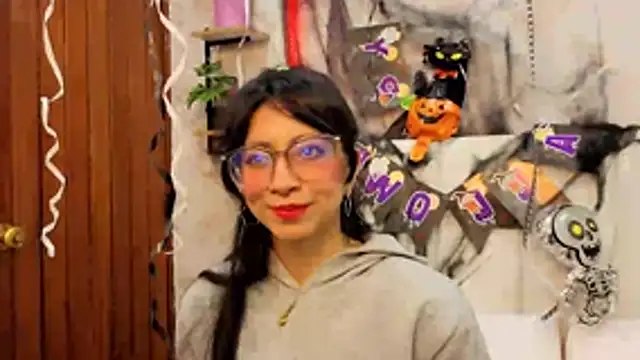 VioletxBloom online show from October 22, 2025, 8:41 pm