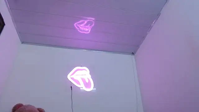 valerii fox 69 online show from December 3, 2025, 5:08 am