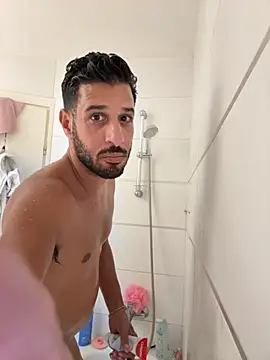 husbandandwifetobe online show from September 18, 2025, 10:57 pm