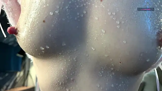 GlaydsLeveto online show from April 20, 2026, 4:37 am