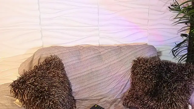 Suxan White  online show from April 9, 2026, 7:53 pm