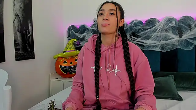 EmilyHanks  online show from October 24, 2025, 11:26 pm