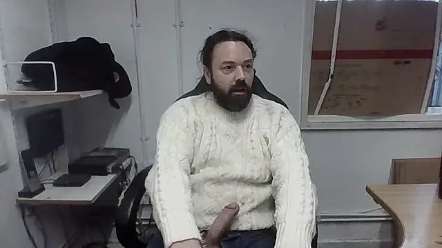 Snapshot of rogerevenmore chatting on November 28, 2025, 10:04 am rogerevenmore online show from November 28, 2025, 10:04 am